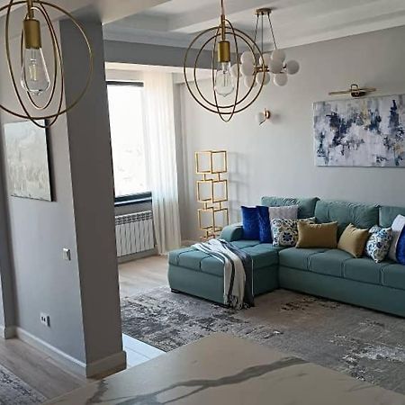 Bird'S Nest - Apartment In Downtown كاراكول المظهر الخارجي الصورة